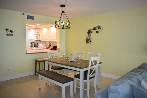 Six seat dining room 