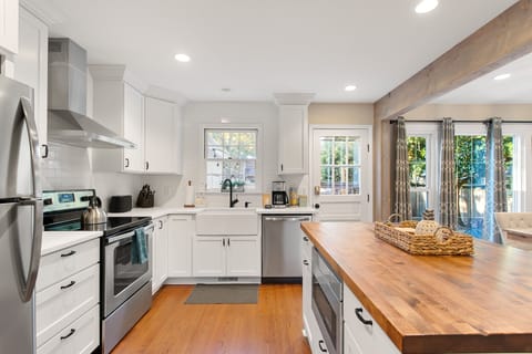 Kitchen (Fully Eqipped)