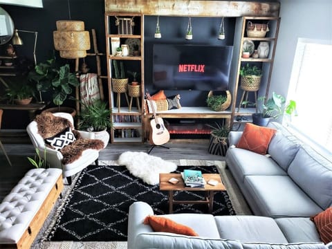 Stream all your favorite shows with the smart TV (Free Amazon Prime & Netflix)