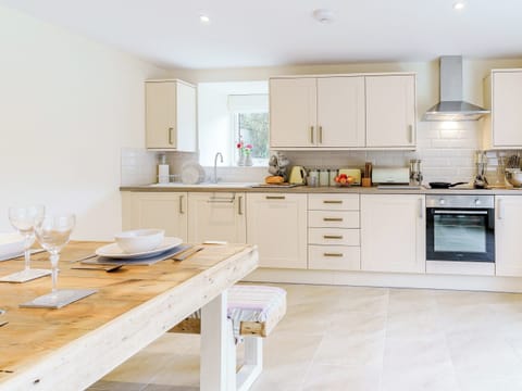 Kitchen/diner | Ty Draenog - Llwynwermod Cottages, Maen-y-groes, near New Quay