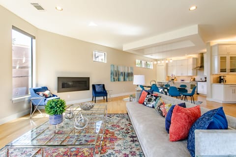 Open floor plan, lots of natural light. Remote control blinds.