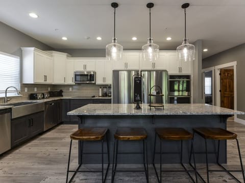 2 fridges, 2 ovens, 2 dishwashers