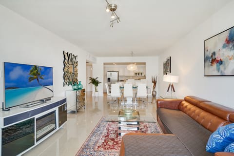 Living room, dining area and a fully equipped kitchen