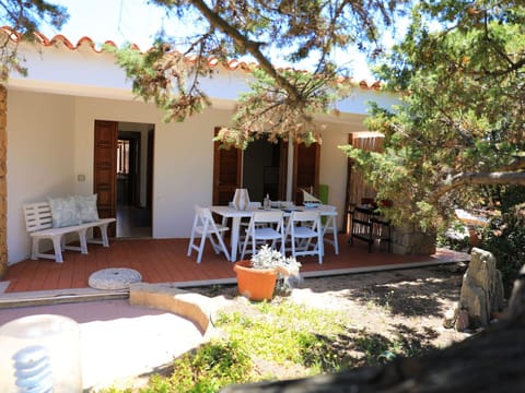 Plant, Property, Furniture, Building, Sky, Chair, Shade, Tree, Residential Area, Landscape