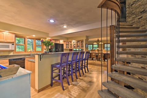 Cambridge Vacation Rental | 4BR | 2BA | 3,000 Sq Ft | Stairs Required