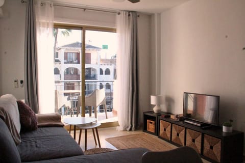 Spacious living room