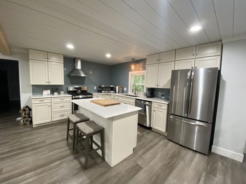 Kitchen - main floor 