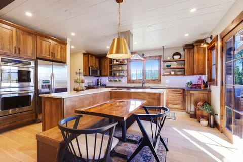 Fully equipped kitchen with a table with booth seating