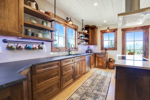 Fully equipped kitchen with a table with booth seating