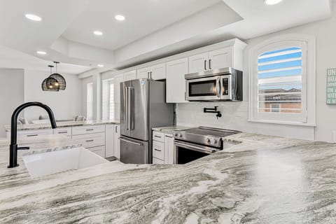 Newly renovated kitchen (Dec 2024)