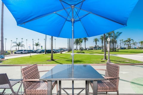 Front patio looks out onto the Balboa Pier area and beach beyond - with all of the best restaurants, shopping, and beaches right outside your door!
                