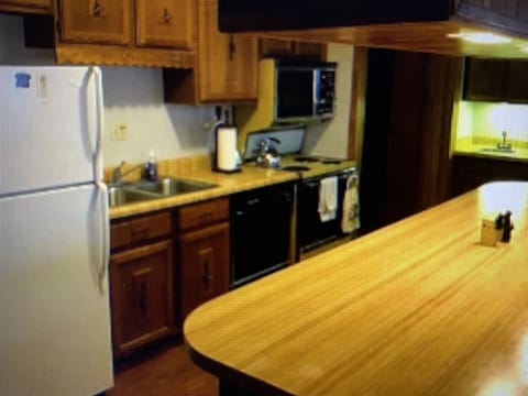 Full kitchen with appliances