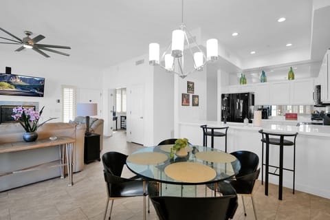 Dining and Breakfast Bar