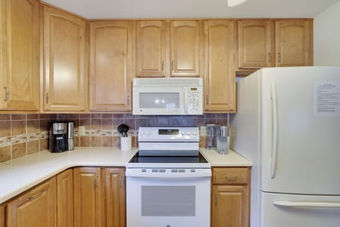 Kitchen with a regular coffee maker and a Keurig coffee maker