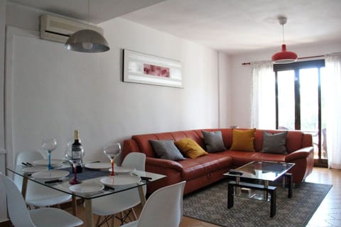 Spacious living room