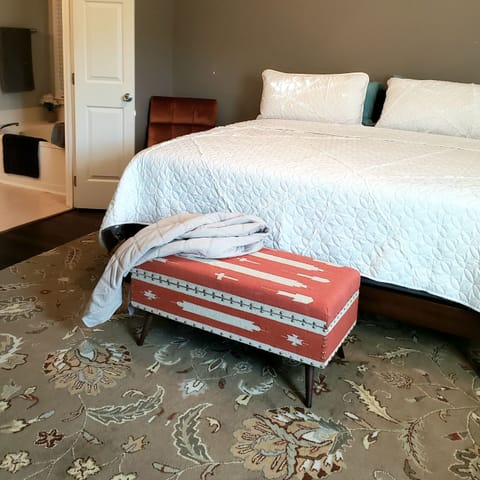 King Size in Main Bedroom
