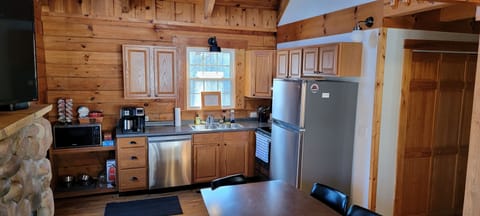 Elevation Vacation Rentals - 11 Beech - Kitchen (1)