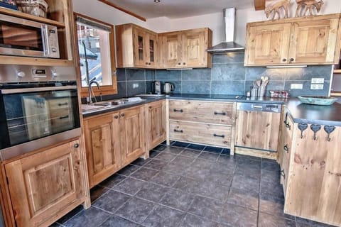 Solid oak kitchen