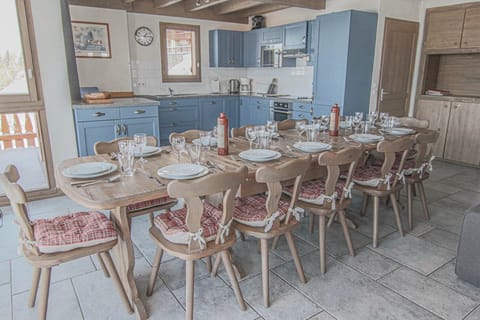 Dining table to comfortably seat 12 people