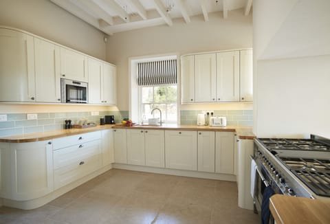 Ground floor: Spacious open plan kitchen and dining room