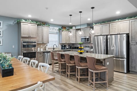 Full Kitchen and Dining Area