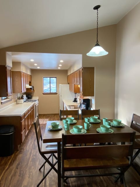Kitchen/Dining Area