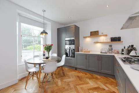 The dining area seats up to 6