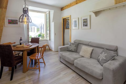 Open-plan lounge and dining area