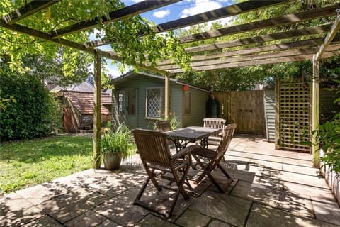 Garden showing summer house