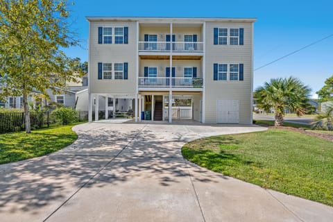Welcome to 1 Precious Memory! A single family home 5 minutes from the beach.