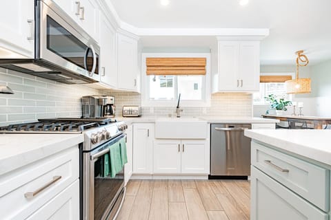 Kitchen is conveniently stocked with dishes, cooking, baking and meal prep gear. All standard large and small appliances included.
                