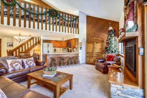 Living Area - Pine Ridge 7E - Ski-in / Ski-Out - Breckenridge Vacation Rental