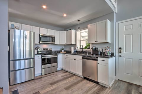 Fully Equipped Kitchen | Dishware & Flatware