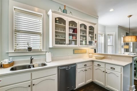 Dining - Complete with a Wet Bar