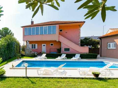 Property, House, Building, Swimming Pool, Real Estate, Home, Villa, Architecture, Facade, Residential Area
