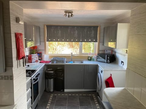 Nice bright kitchen. All the utensils to cook your meals gas cooker,microwave oven, ninja airfryer, toaster, kettle, Tasimo coffee machine, dishwasher and washing machine