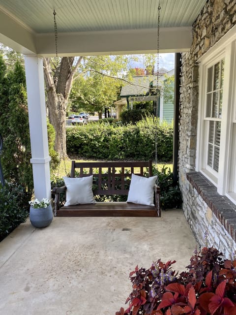Relaxing front porch swing