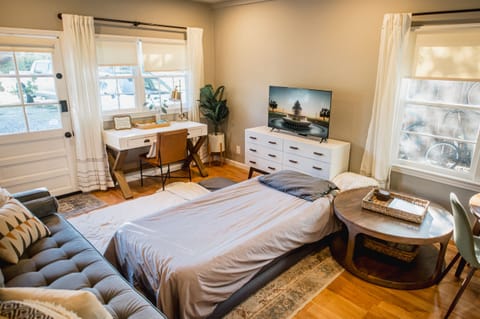 Fold out mattress and air mattress for two extra guests.