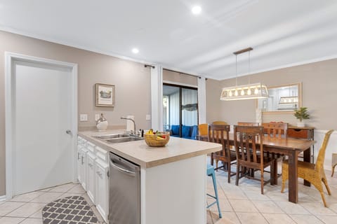 Kitchen (Fully Equipped)