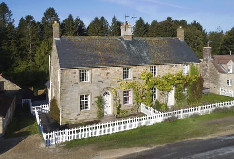 Set on the grand Castle Howard Estate this traditional cottage is full of charm and character