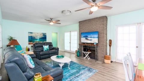 FLORIDA VACATION RENTAL COMPANY presents… 🐚 Sunny Escape ➠ 917 Mandalay