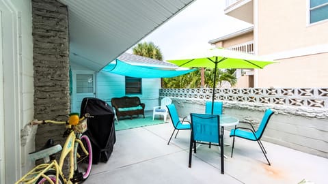Beach Gear Included – Our guests love the "over the top" selection of accessories, including bikes, boogie boards, and beach carts.