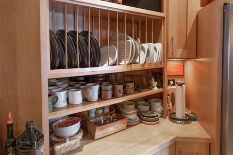 Easy access to dishes.