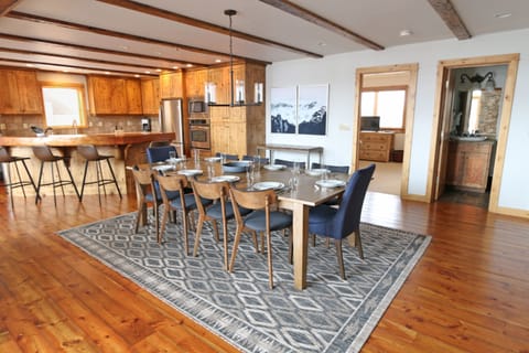 Black Eagle 29, Dining Room, 1