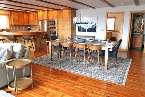 Black Eagle 29, Dining Room, 3