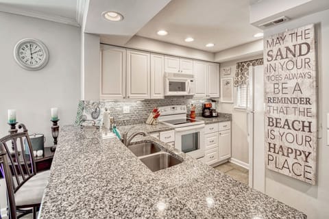 Full size kitchen, fully equipped!