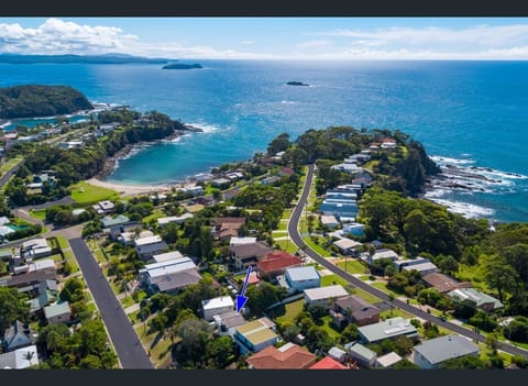 Short 350 metre stroll to Garden Bay