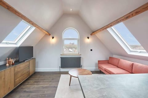 The Loft @ Skinner St, Whitby - Host & Stay