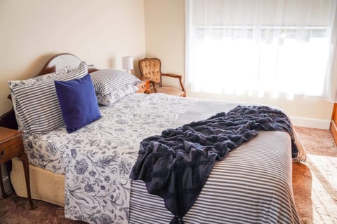 Main bedroom, with queen bed and split system.