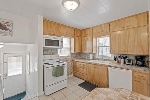 Prepare your favorite meals in the spacious, fully equipped kitchen.